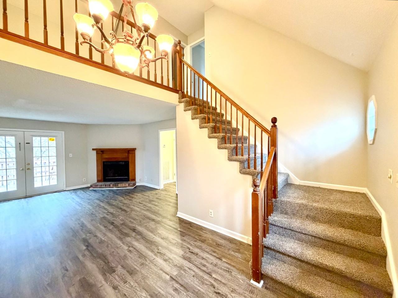 2247 Sweetbriar Dr - Photo 2 of 40