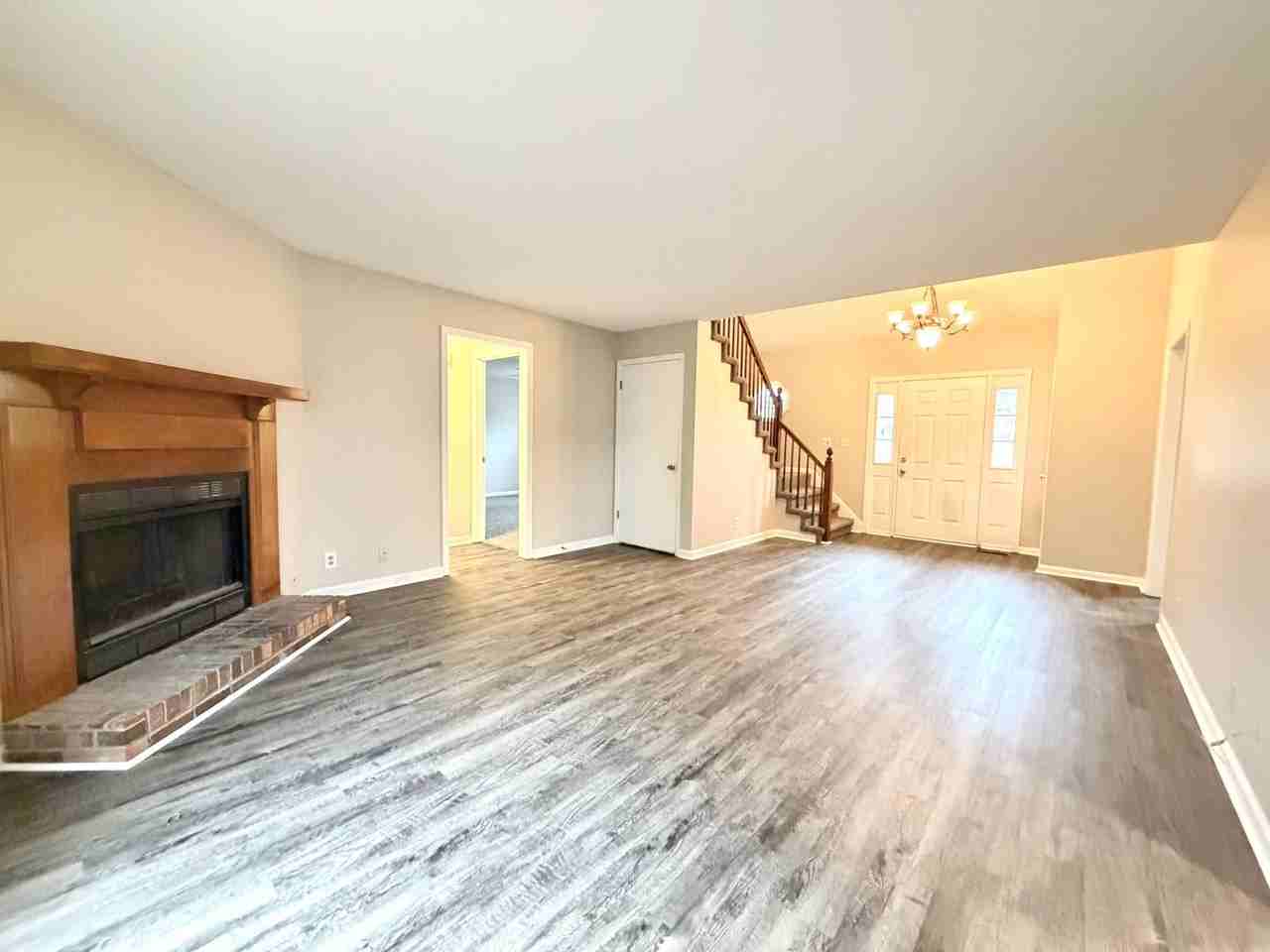 2247 Sweetbriar Dr - Photo 4 of 40