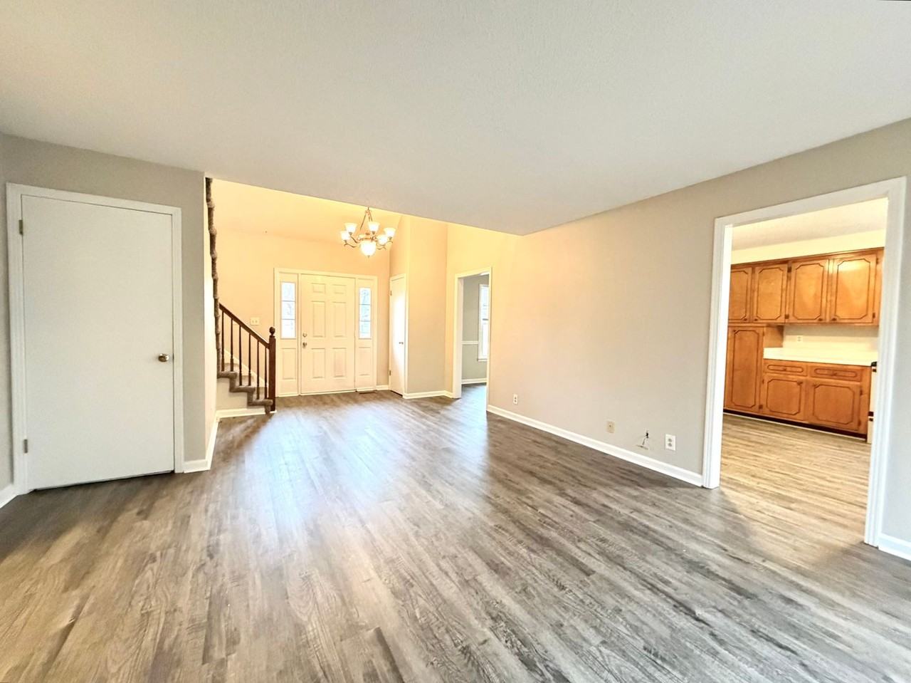 2247 Sweetbriar Dr - Photo 5 of 40