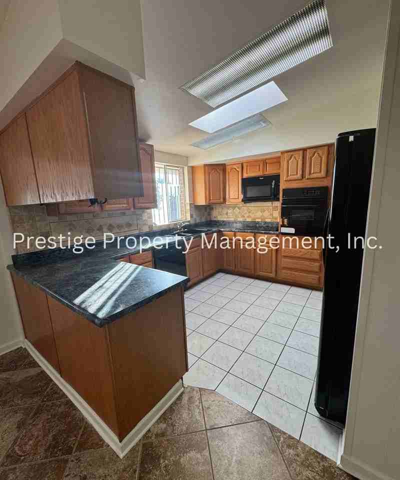 7410 E Eli Dr - Photo 5 of 26