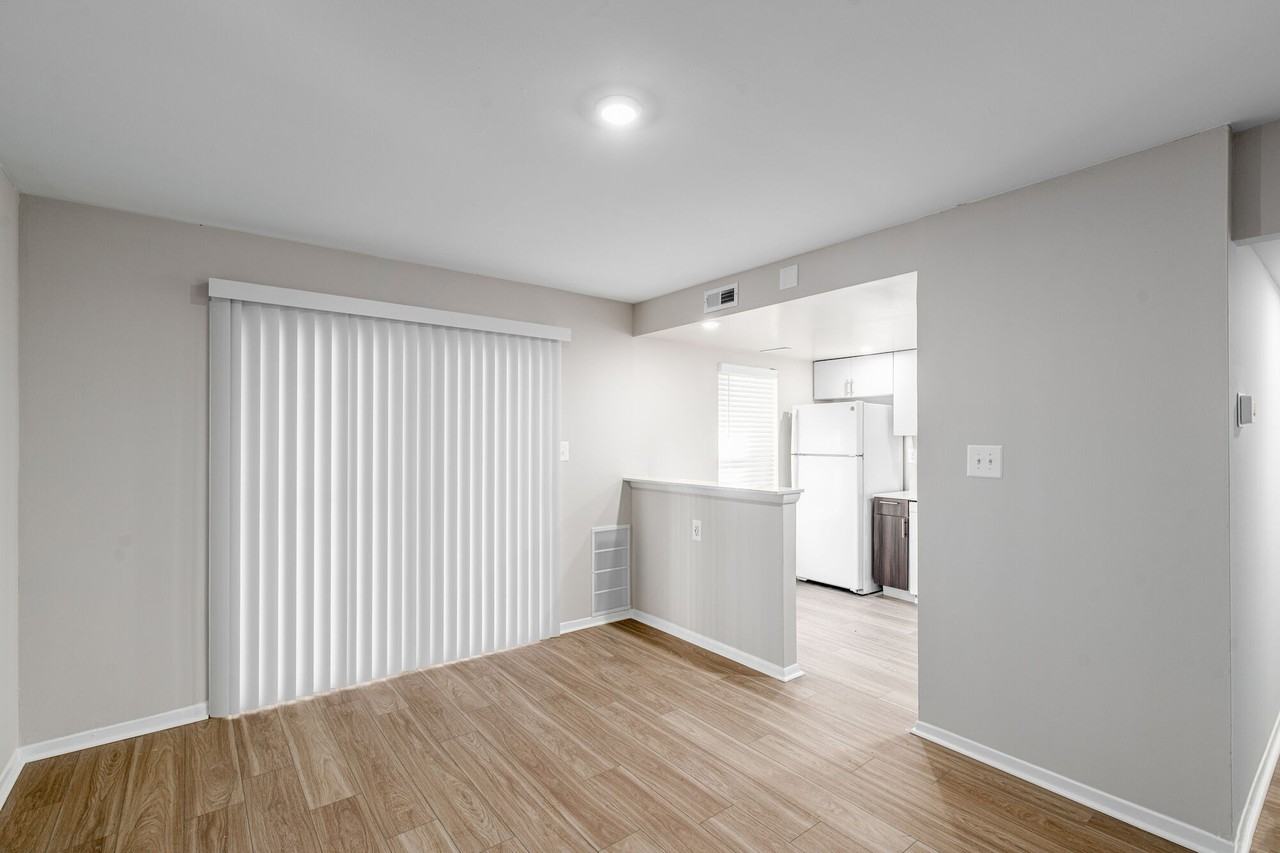 Lakeside Apartments - Photo 4 of 17