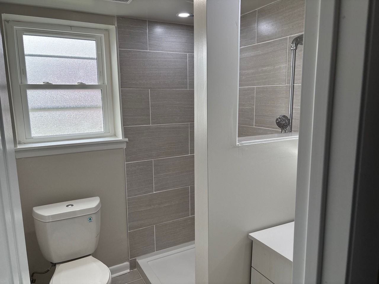 Lakeside Apartments - Photo 7 of 17