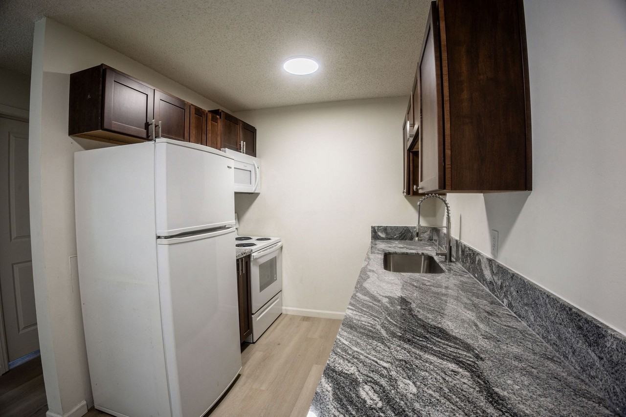 Pointe Apartments - Photo 2 of 22