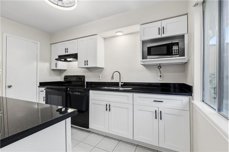 6422 Burgoyne Rd Unit 150 - Photo 7 of 44