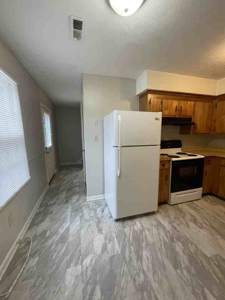 177 Seminole Drive - Photo 2 of 12