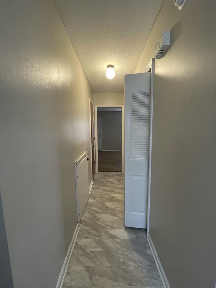 177 Seminole Drive - Photo 3 of 12