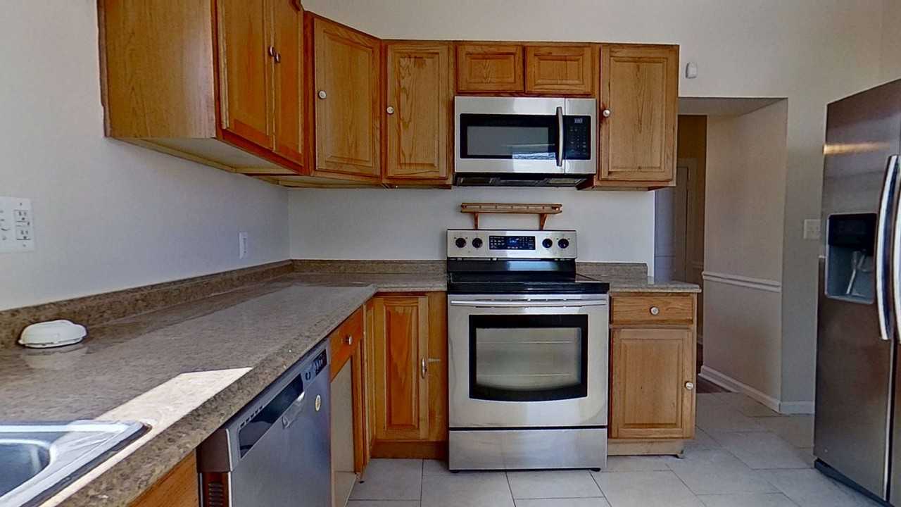 43 S East St - Photo 2 of 10