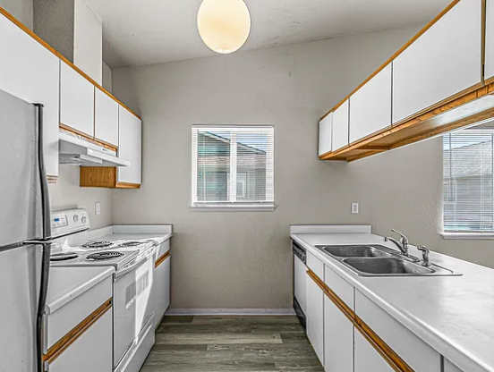 600 ID |# 2010 Crater Lake Avenue - Photo 7 of 13