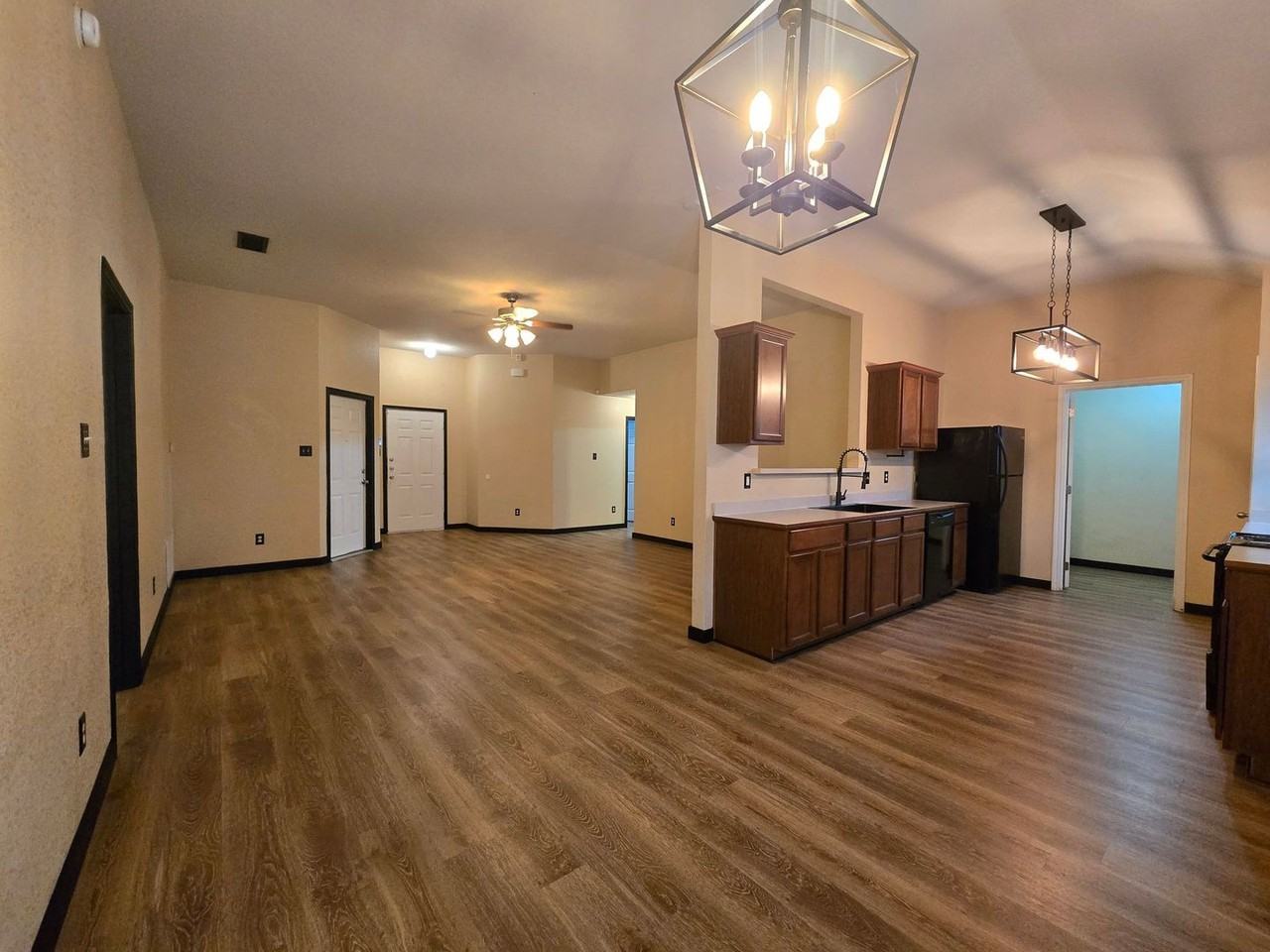 2505 Hydrangea Ave - Photo 6 of 19