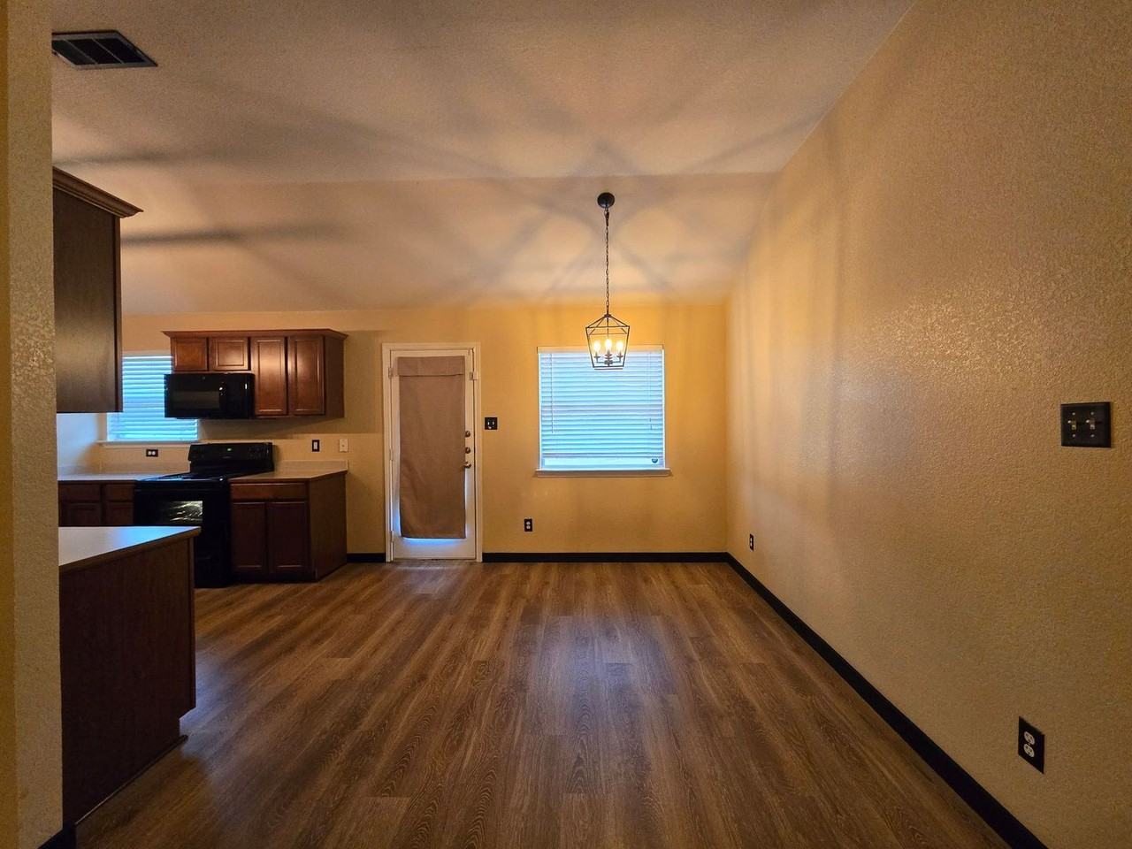 2505 Hydrangea Ave - Photo 7 of 19