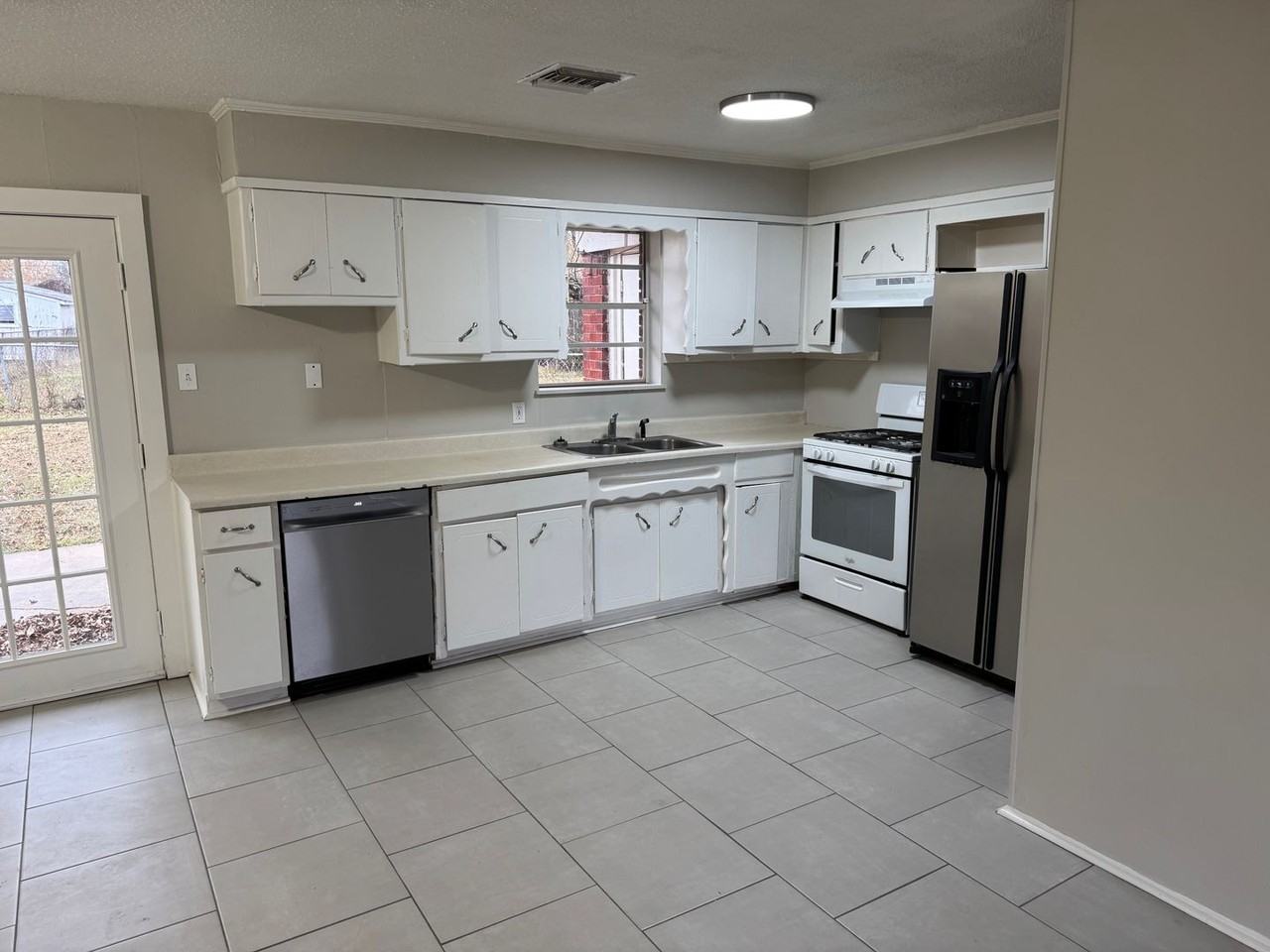 3012 Gaines St - Photo 3 of 16