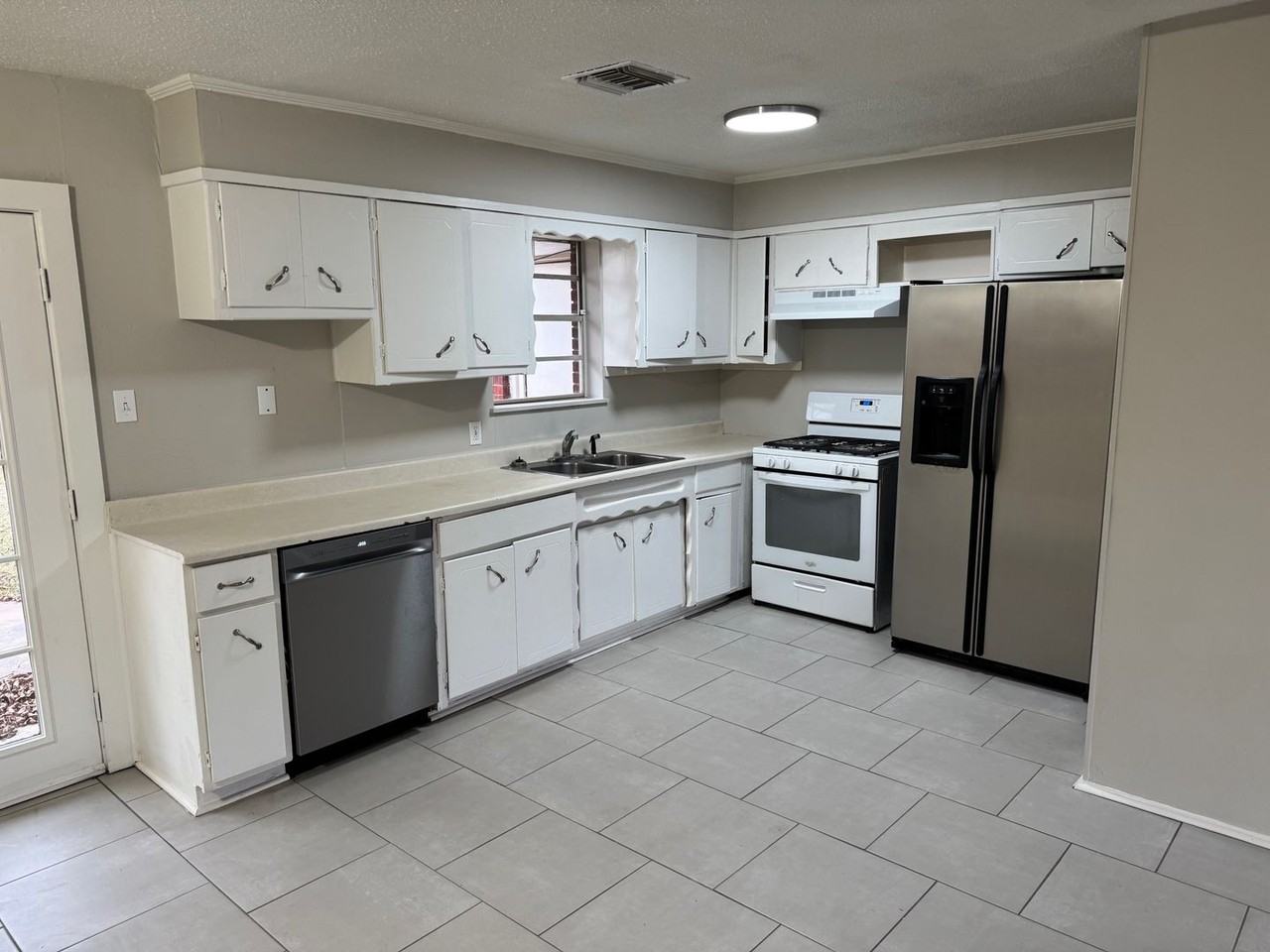 3012 Gaines St - Photo 5 of 16