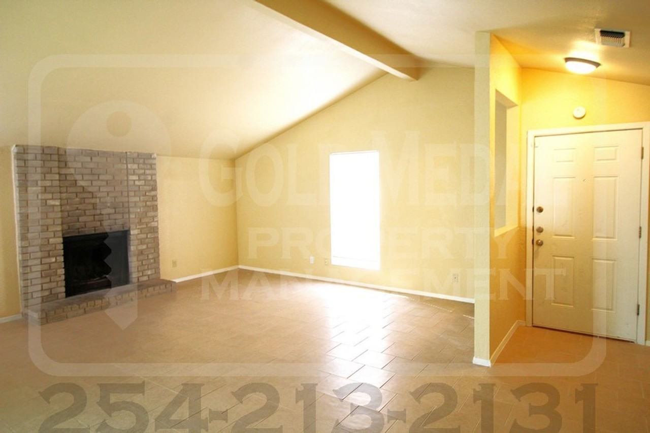 2002 Sherman Dr - Photo 5 of 25