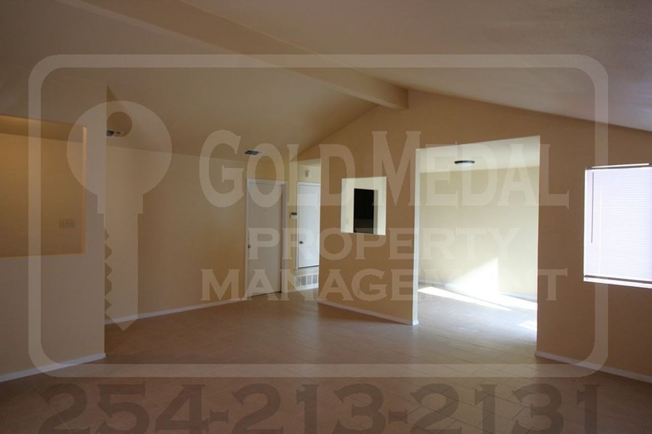 2002 Sherman Dr - Photo 6 of 25