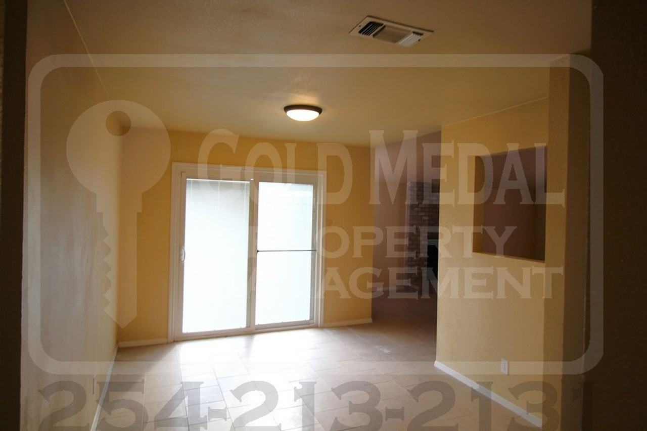 2002 Sherman Dr - Photo 7 of 25