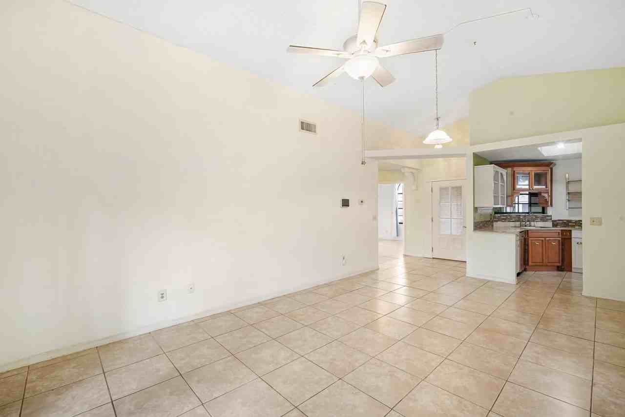 12715 Trowbridge Ln - Photo 4 of 24