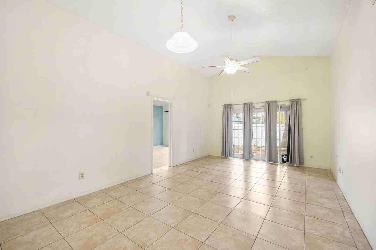 12715 Trowbridge Ln - Photo 5 of 24