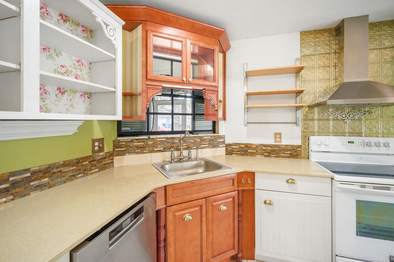 12715 Trowbridge Ln - Photo 7 of 24