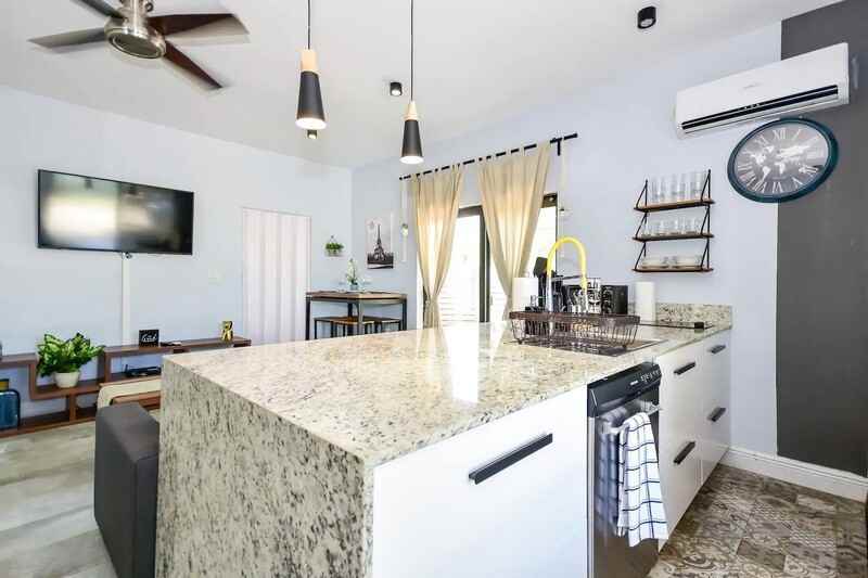 824 NE 4 ST, LLC - Photo 4 of 50