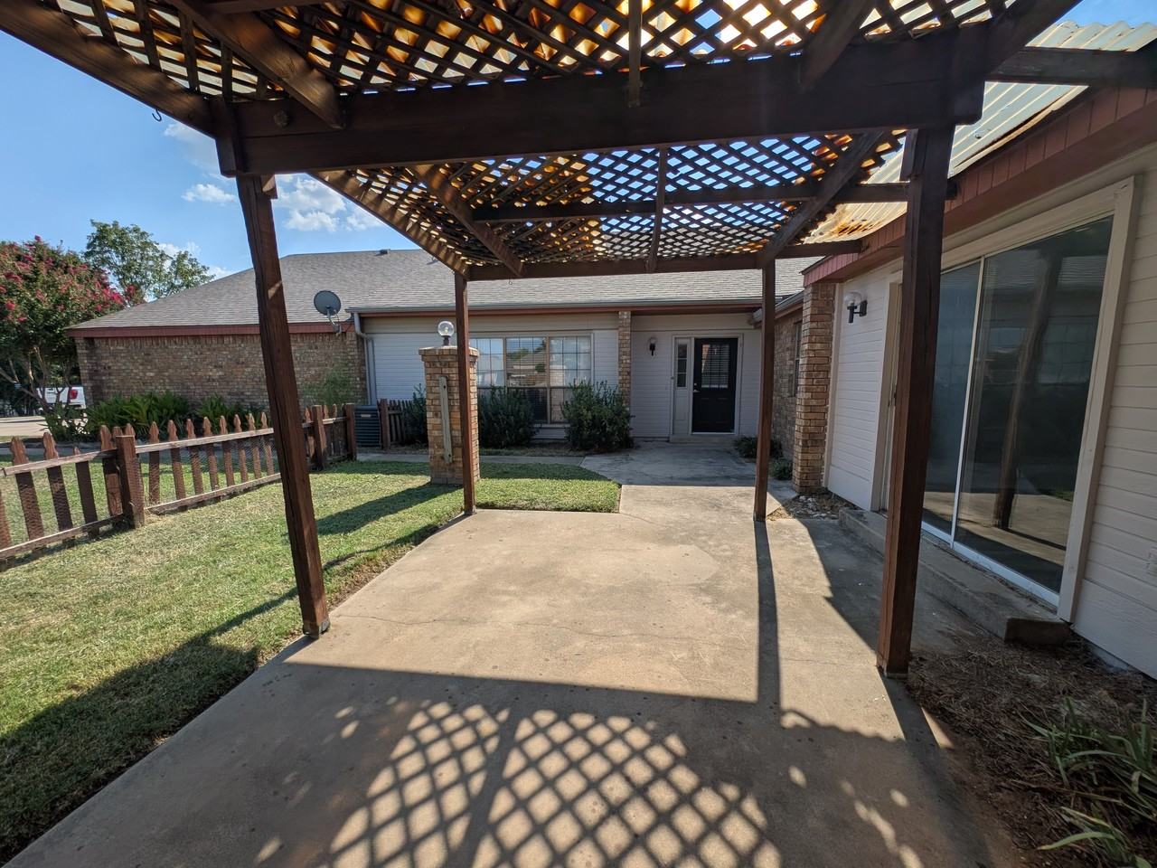 115 Meadow View Drive - Photo 2 of 13