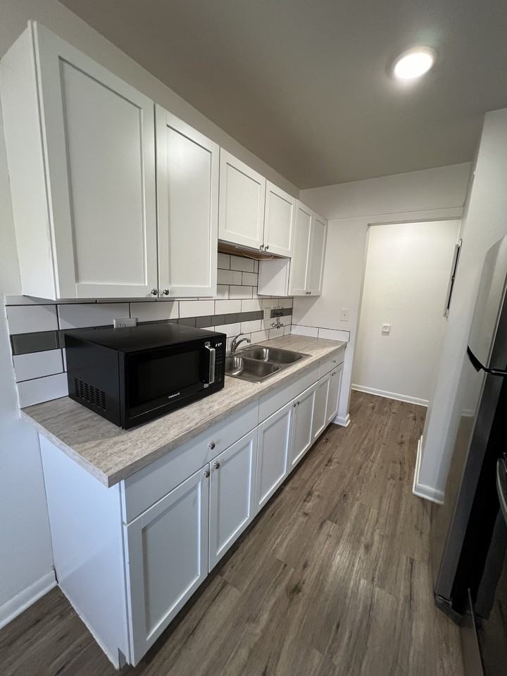 2009 West Holmes Road - Photo 2 of 13