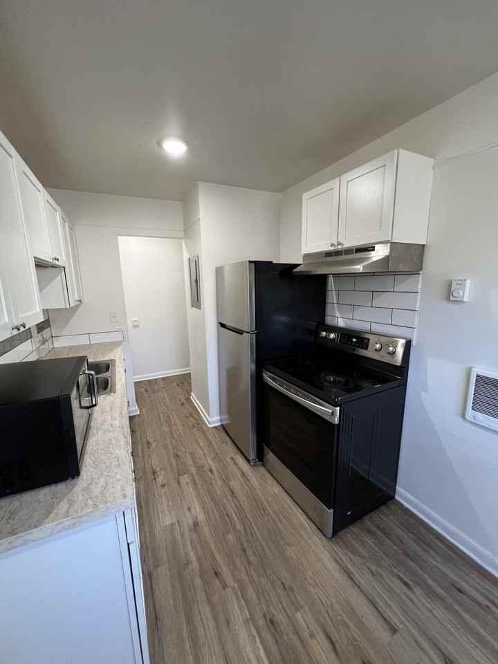 2009 West Holmes Road - Photo 3 of 13