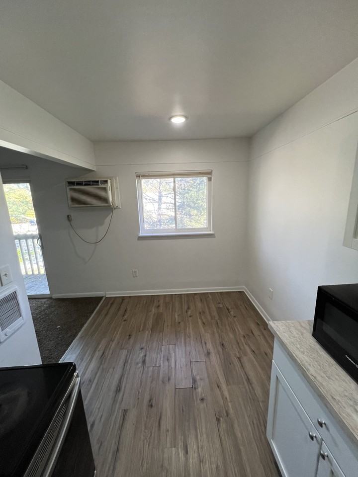 2009 West Holmes Road - Photo 4 of 13