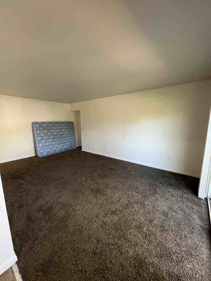 2009 West Holmes Road - Photo 5 of 13