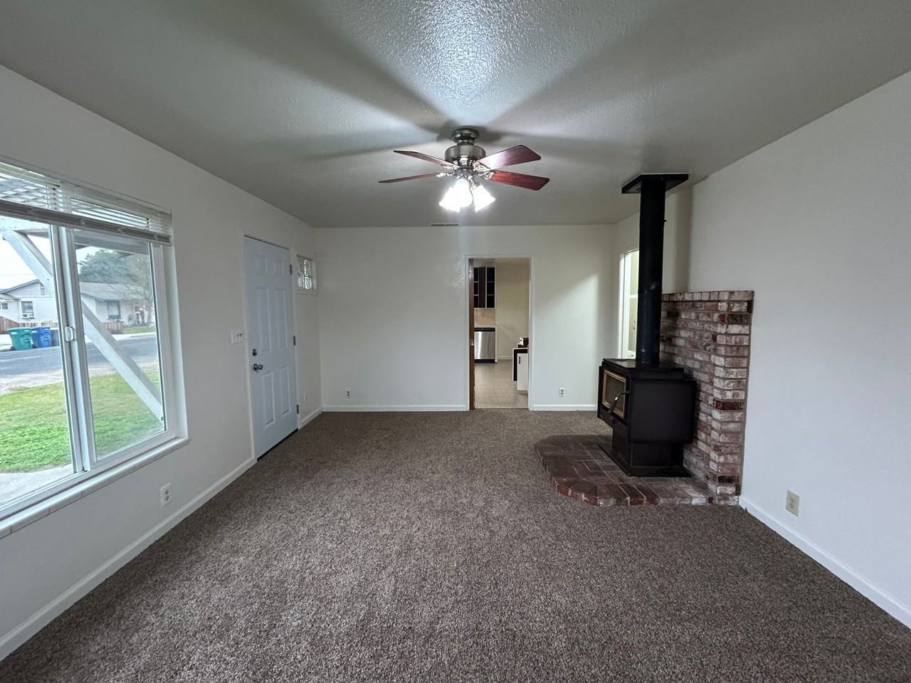 8341 Birch St - Photo 3 of 22