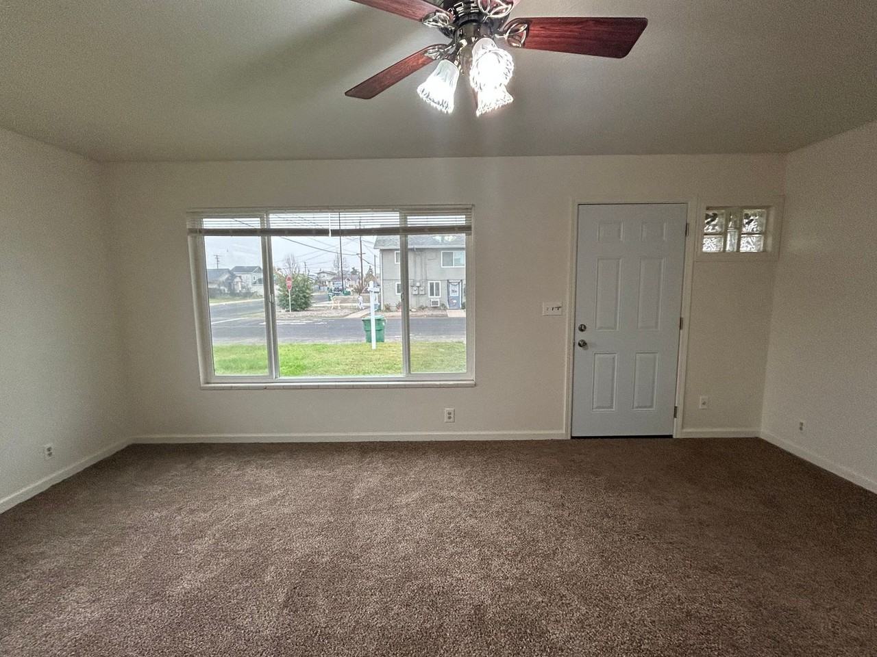 8341 Birch St - Photo 4 of 22