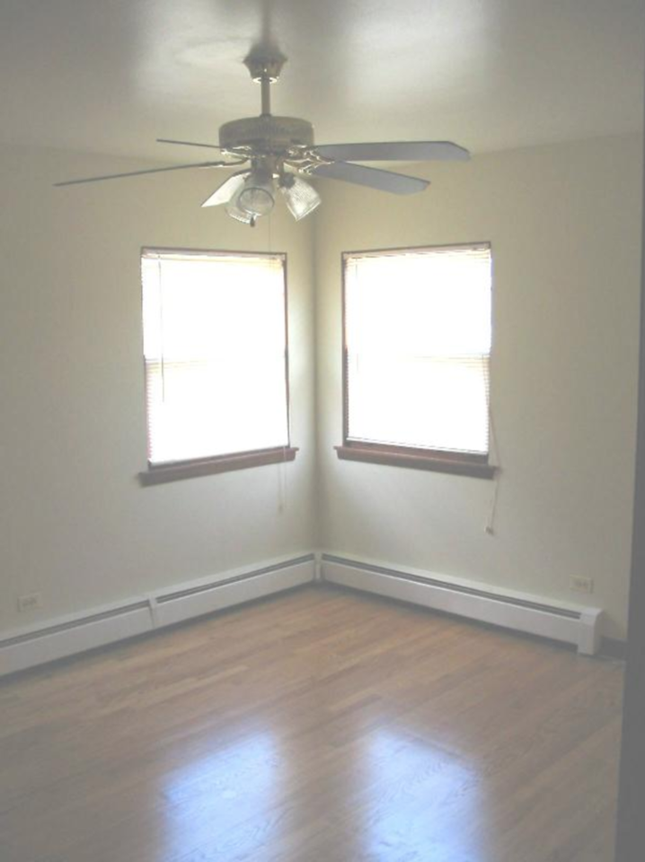 8045-49 S. King Dr - Photo 3 of 7