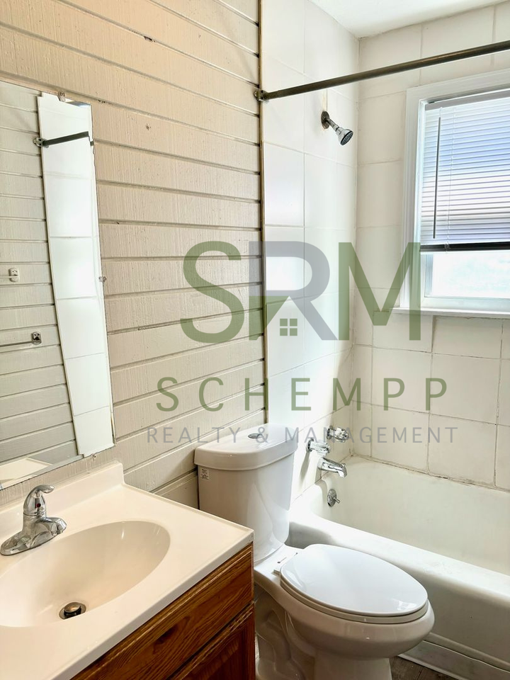 1443 Lillian Ave - Photo 3 of 11