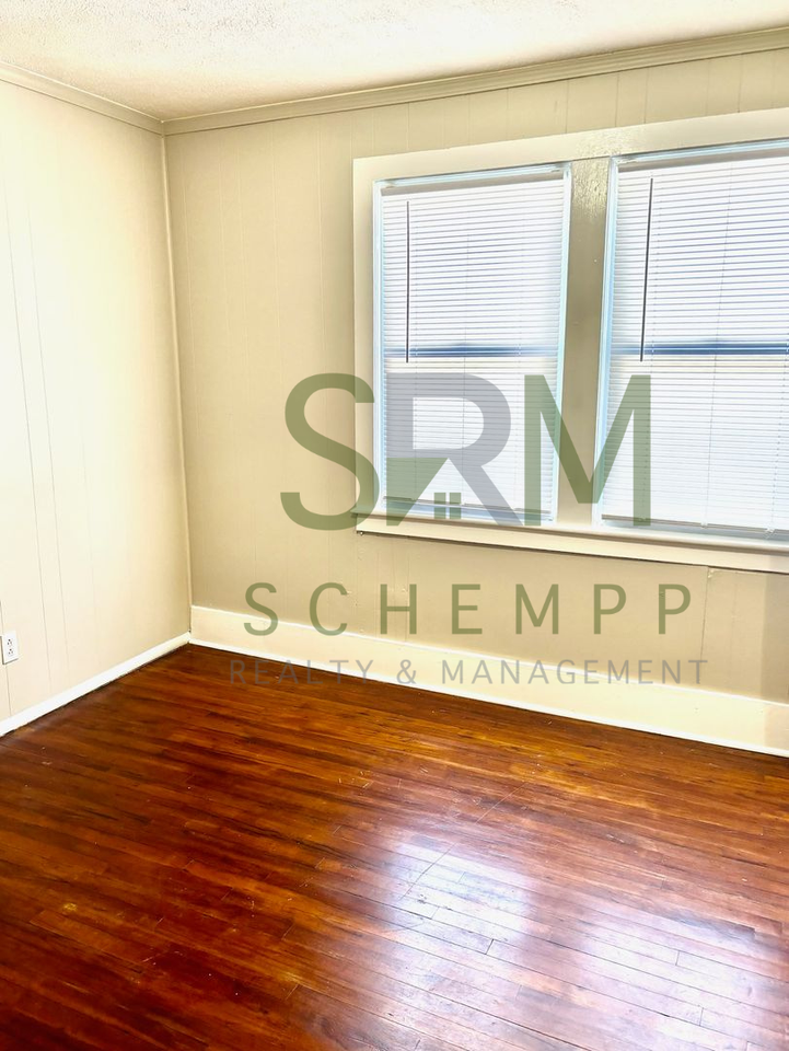 1443 Lillian Ave - Photo 4 of 11