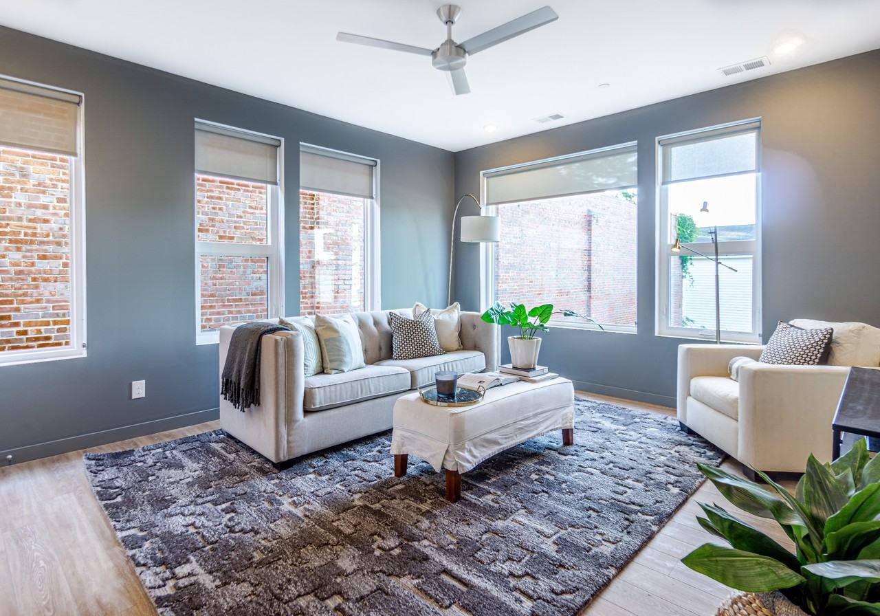 1102 Castle St - Royal - Photo 4 of 6