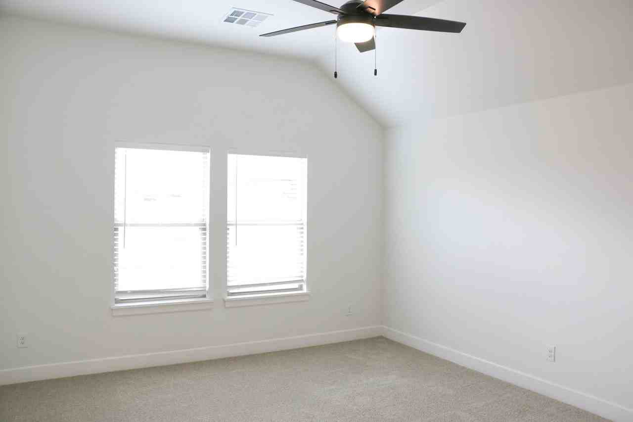 11832 Nw 120th St - Photo 5 of 23