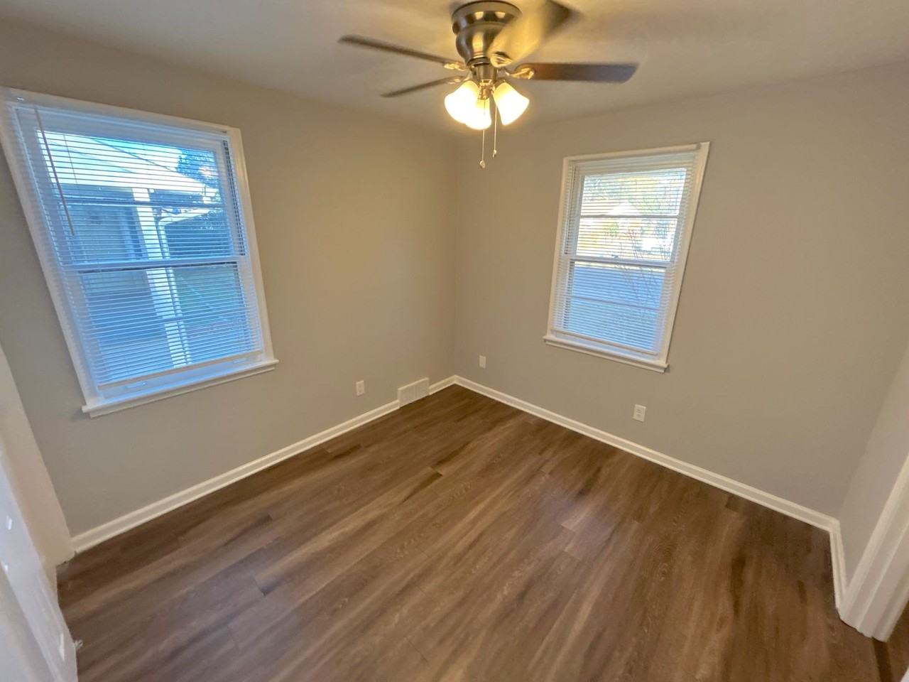 1741 Hood St - Photo 4 of 11