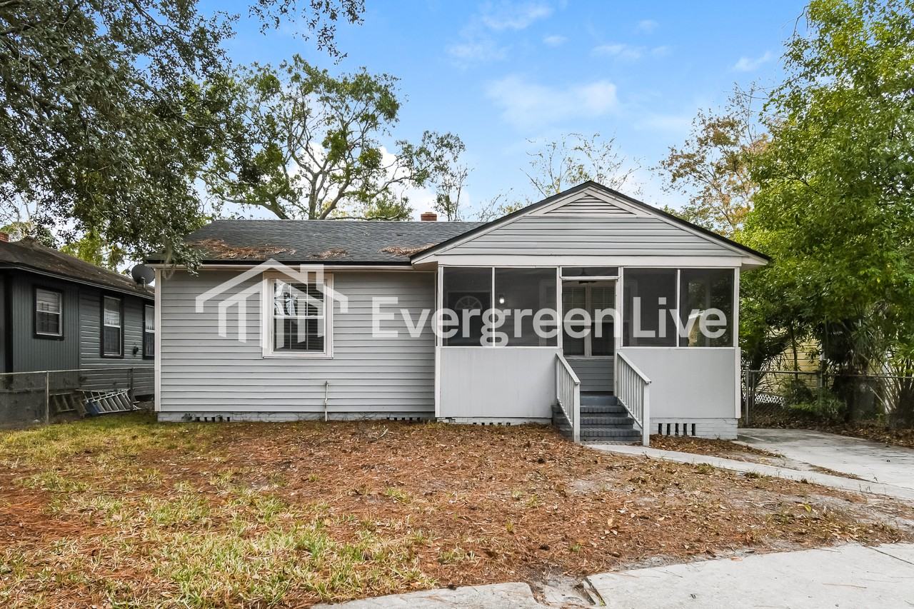 3510 Gladys St - Photo 2 of 16