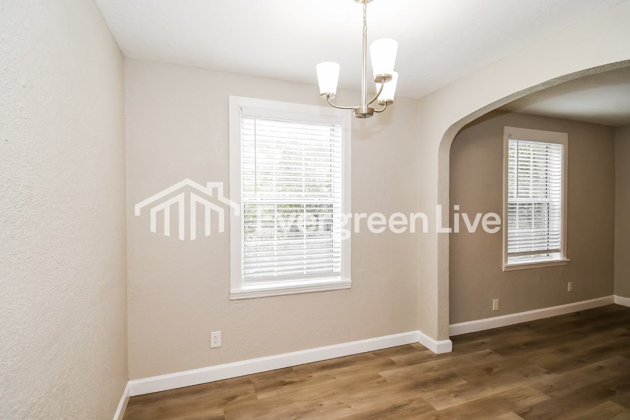 3510 Gladys St - Photo 6 of 16