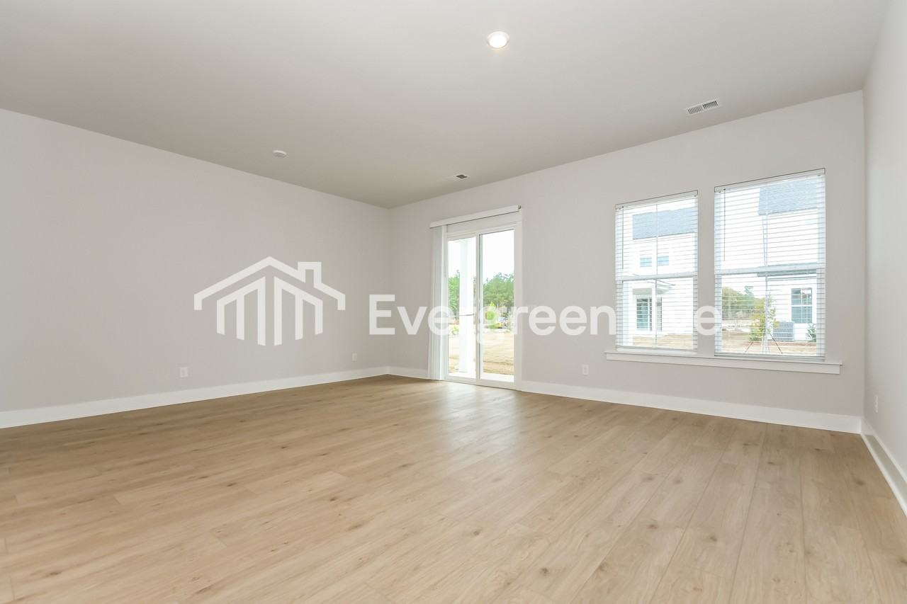 132 Bloomsbury St - Photo 3 of 15