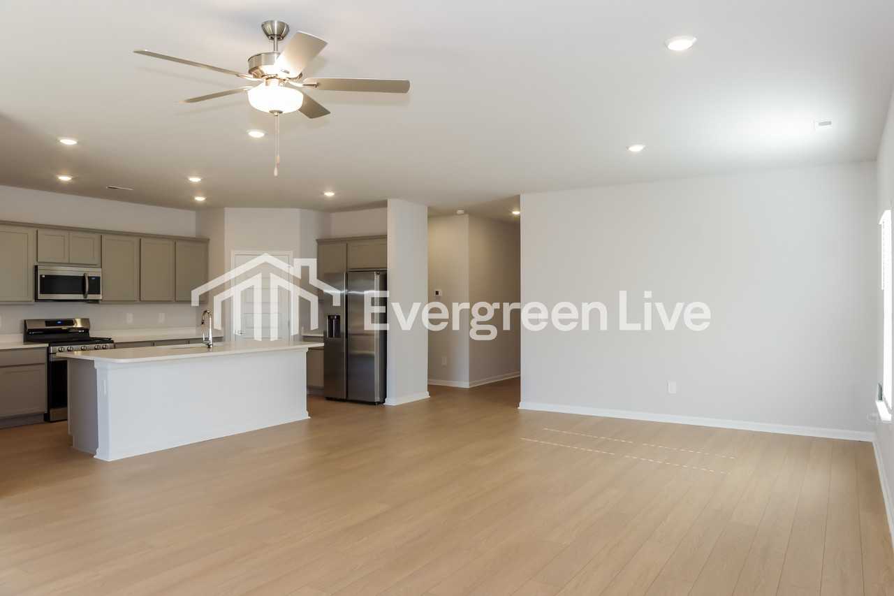 158 Fenwick Pl - Photo 3 of 15