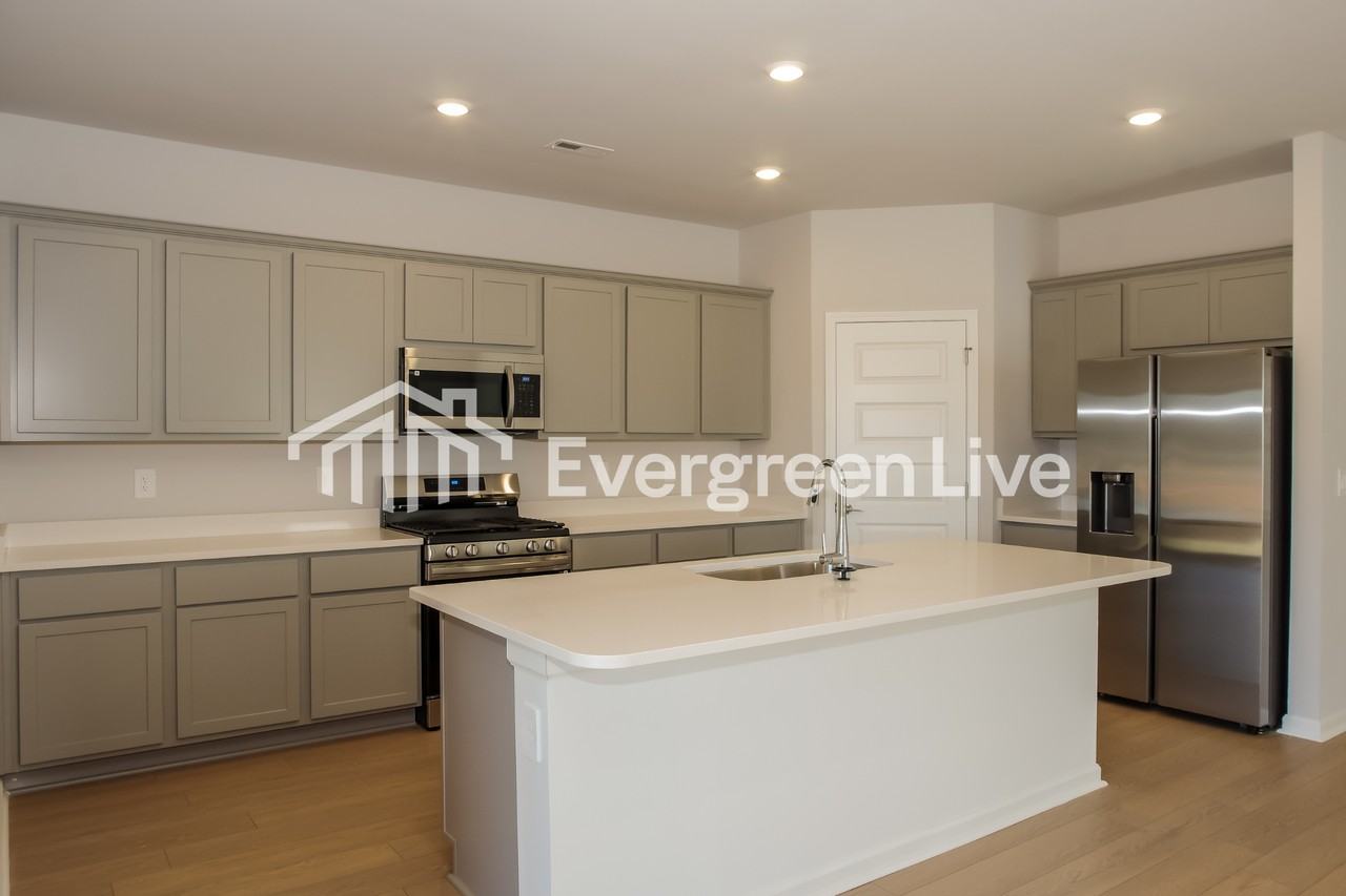 158 Fenwick Pl - Photo 4 of 15