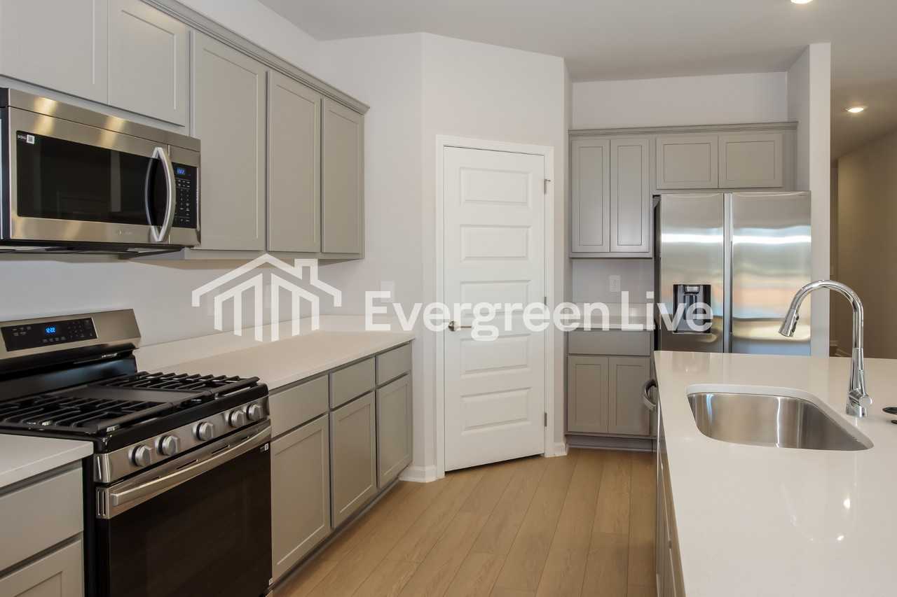 158 Fenwick Pl - Photo 5 of 15