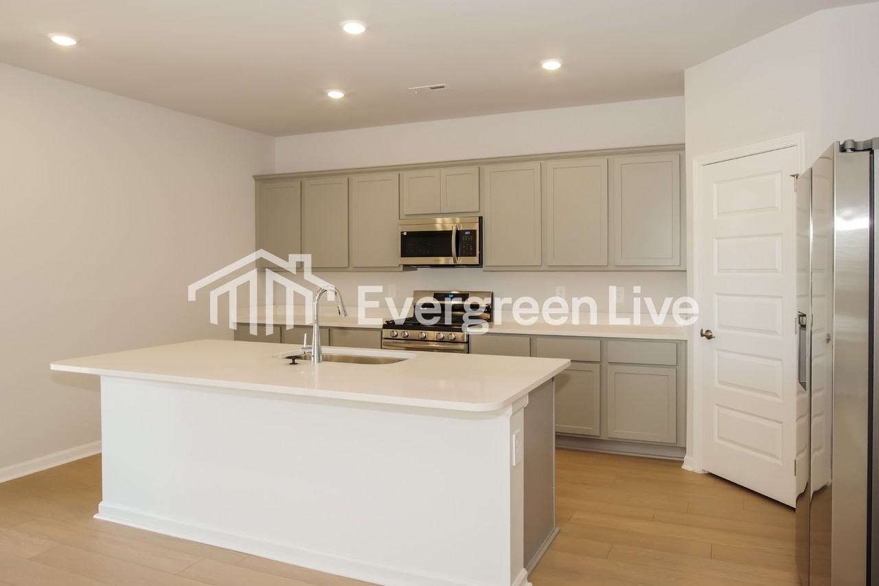 158 Fenwick Pl - Photo 6 of 15