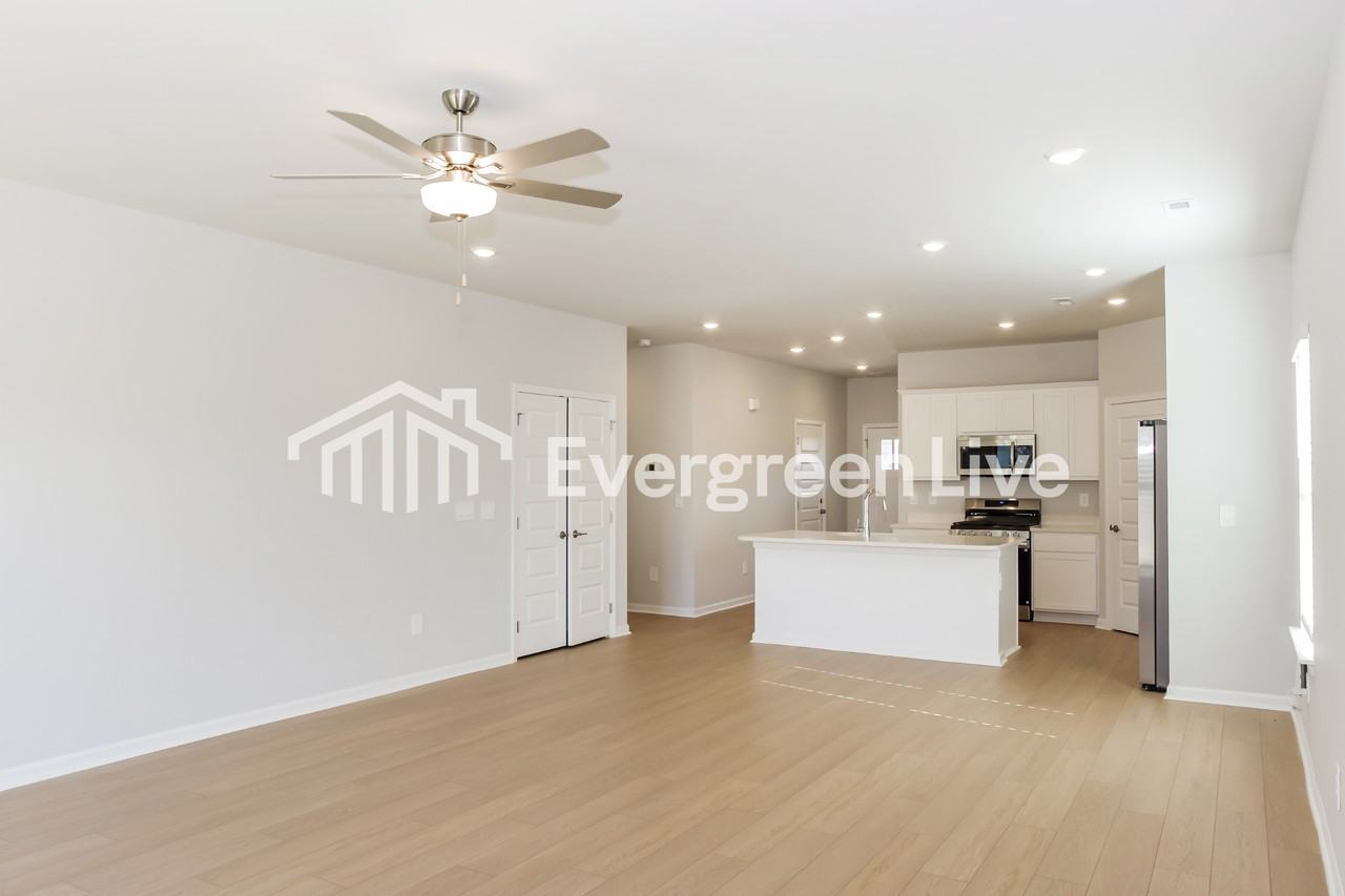 156 Fenwick Pl - Photo 3 of 15