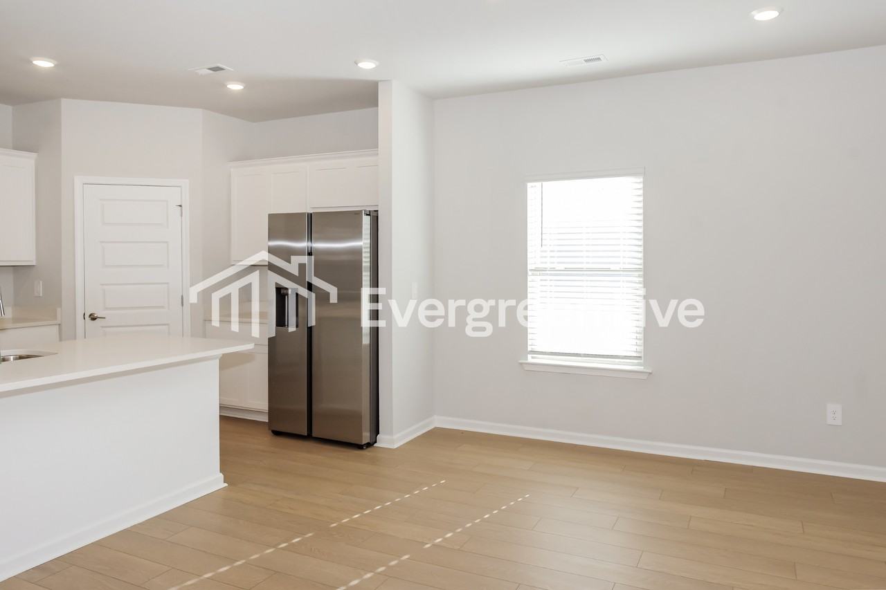 156 Fenwick Pl - Photo 4 of 15