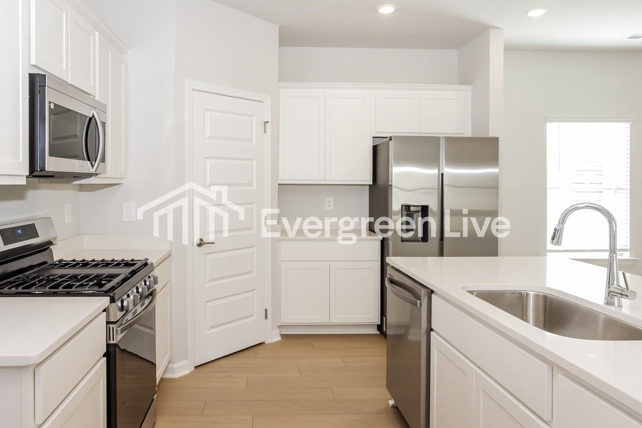 156 Fenwick Pl - Photo 7 of 15