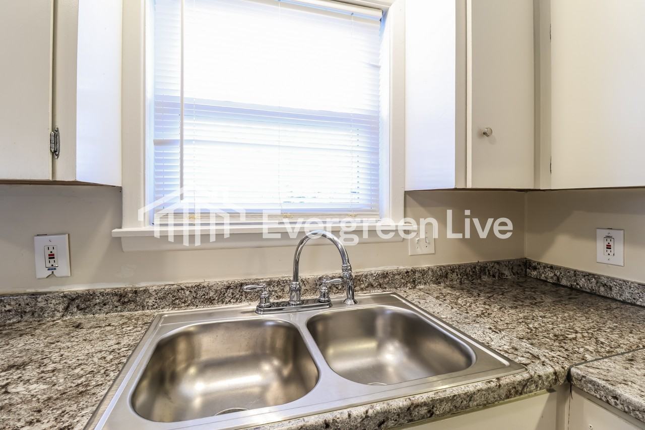 5024 Lynn Ln - Photo 7 of 15