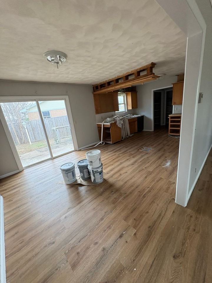 1303 E Division St - Photo 3 of 21