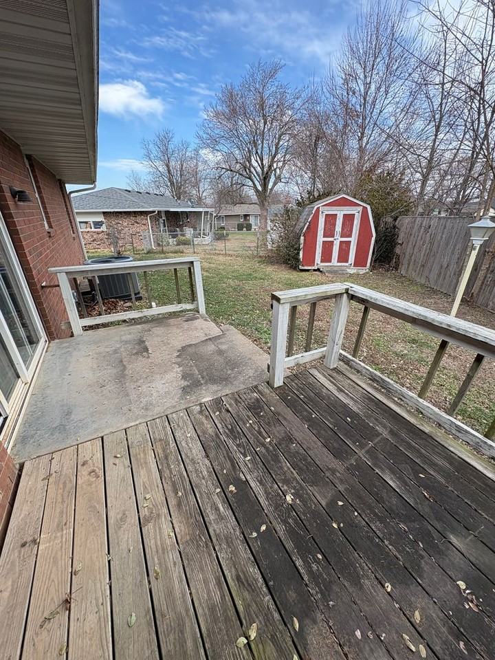 1303 E Division St - Photo 5 of 21