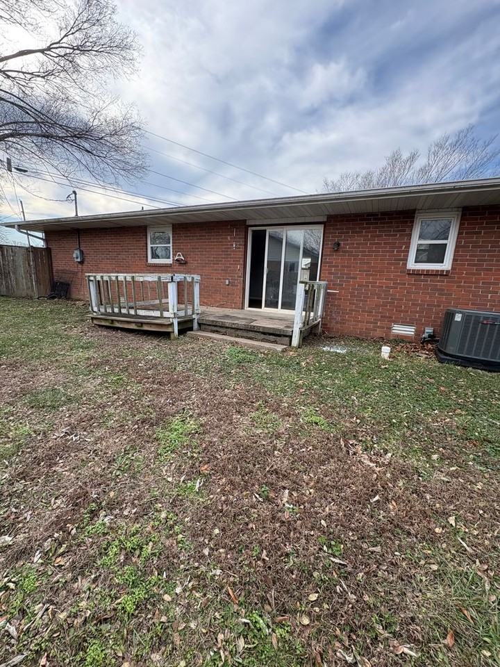 1303 E Division St - Photo 6 of 21